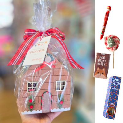 Figura decorativa casa de Natal em plástico com fita vermelha xadrez