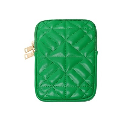 Estojo verde acolchoado com fecho dourado