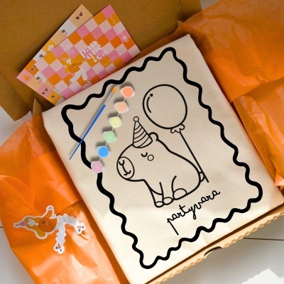 Conjunto para pintar em tecido com bolsa de lona branca com desenho de cão para colorir.