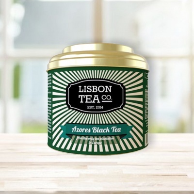 Lata metálica verde e dourada de chá Azores Black Tea da Lisbon Tea Co.