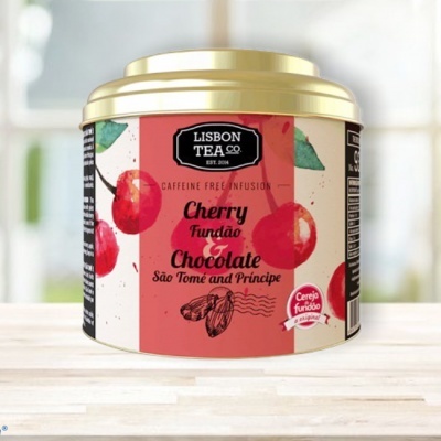 Lata de chá cherry fundão e chocolate da Lisbon Tea Co. com tampa dourada