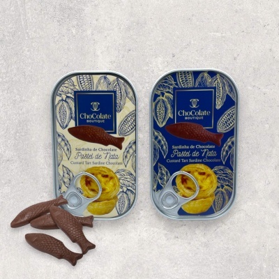Latas de chocolate em forma de sardinha ChoColate Boutique com chocolates em forma de sardinha