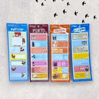 Quatro conjuntos de etiquetas autocolantes coloridas com temas de Portugal, Porto e Lisboa