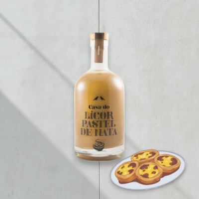 Garrafa de licor creme com etiqueta preta e quatro pastéis de nata ilustrados