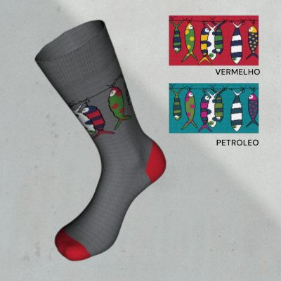 Meias cinzentas com padrão colorido de peixes e opções de cores vermelho e petróleo