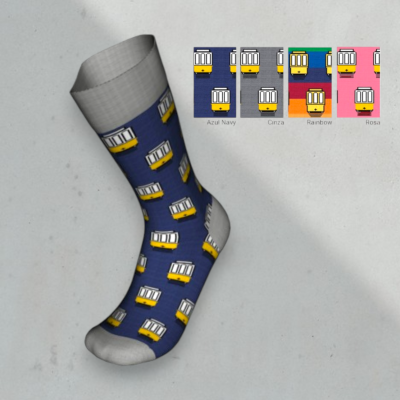 Meia azul navy com padrão de elétricos amarelos e brancos e detalhes cinza