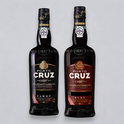 Duas garrafas de vinho do Porto Porto Cruz Tawny e Ruby