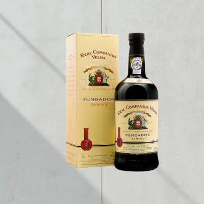 Garrafa de vinho do Porto Real Companhia Velha Fundador Tawny com embalagem amarela