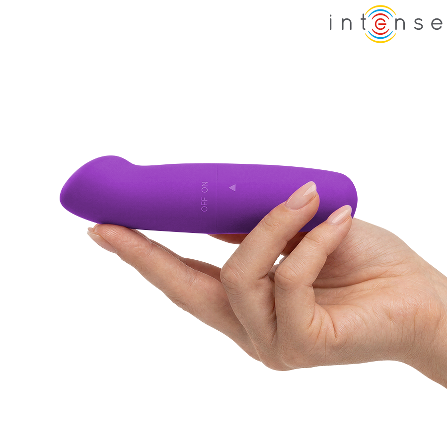 Mão segurando vibrador portátil roxo com interruptor OFF ON