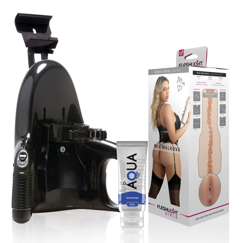 Máquina preta, gel lubrificante AQUA 50ml, caixa Fleshlight Girls com imagem de mulher loira em lingerie.