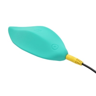 Dispositivo eletrónico azul turquesa com cabo e conector amarelo