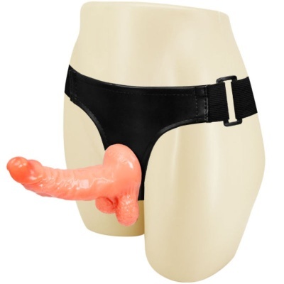 Arnês sexual preto com dildo cor de pele em manequim branco