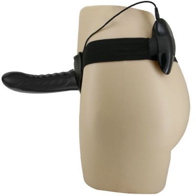 Cinta peniana preta em silicone com controlador em manequim beige