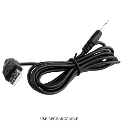 Cabo USB recarregável preto enrolado com conector tipo USB de um lado e plugue redondo do outro