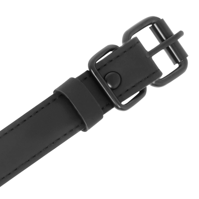 Cinto preto com fivela retangular preta