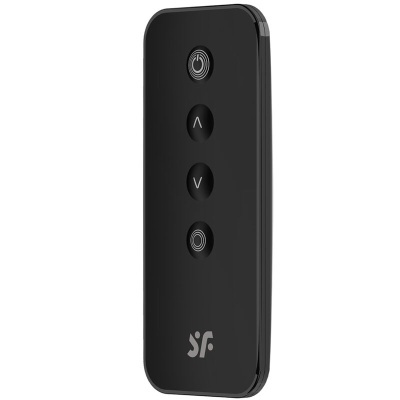 Comando remoto preto com quatro botões e logótipo SF