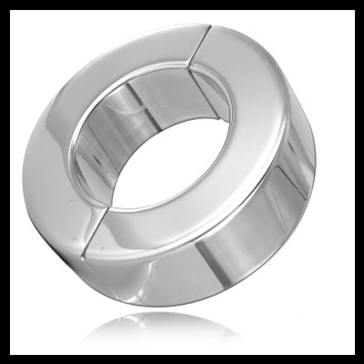 Anel metálico cromado prateado com corte central