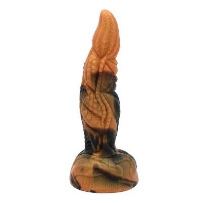 Escultura pequena com textura e cores laranja e preta