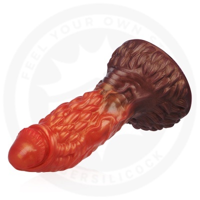 Dildo em silicone com textura detalhada e coloração degradê de vermelho para castanho.