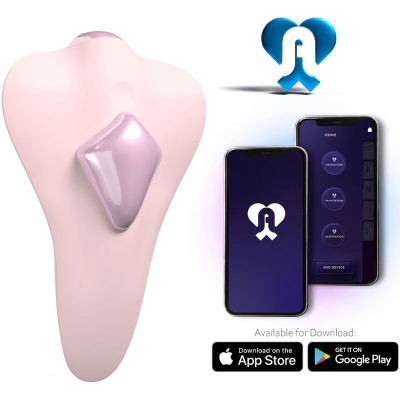 Dispositivo rosa com adesivo roxo e dois telemóveis mostrando app com coração azul e letra R 