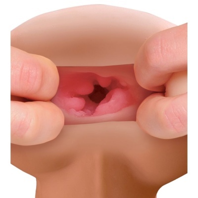 Produto íntimo de silicone beige com textura interna rosa e abertura mostrada por mãos