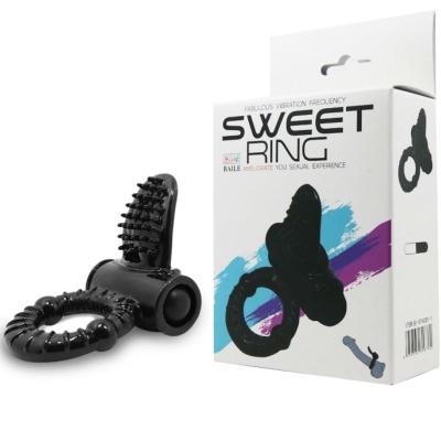 Anel sexual preto Sweet Ring com textura e caixa branca colorida