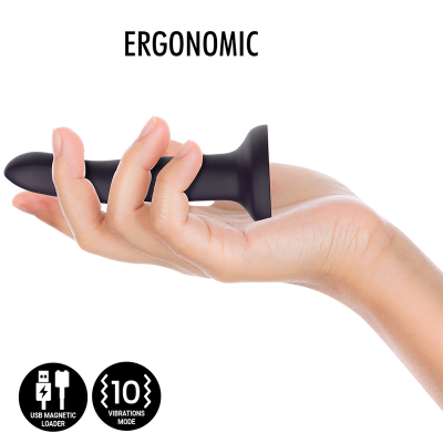 Mão segurando objeto preto ergonómico com texto ERGONOMIC e ícones de carregador USB e modos de vibração