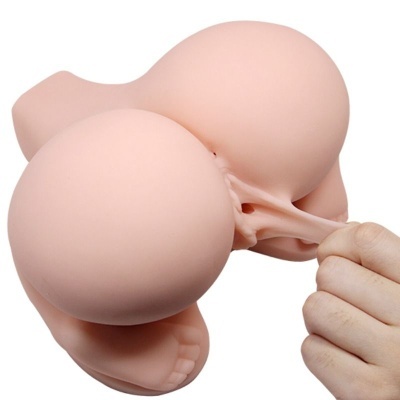 Produto de silicone cor de pele representando parte inferior do corpo humano