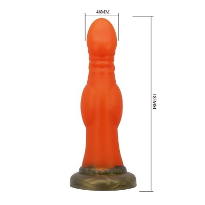 Objeto laranja com base castanha sobre fundo branco
