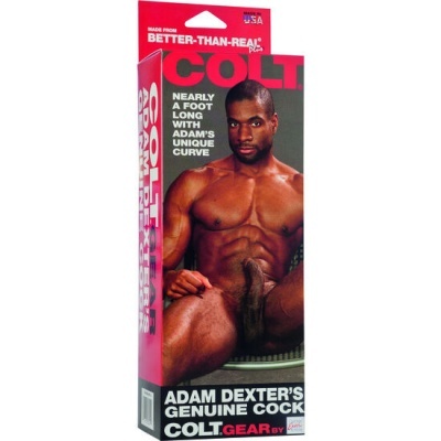 Embalagem de produto COLT com imagem de homem nu e texto promocional