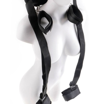 Faixa e alças pretas com almofada de apoio em manequim branca