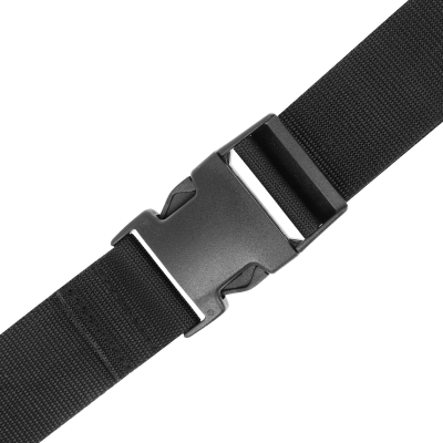 Cinto preto com fivela plástica de encaixe