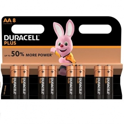 Embalagem de 8 pilhas AA Duracell Plus com coelho rosa e texto promocional
