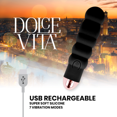 Vibrador preto em silicone com botão de ligar e cabo USB para recarregar