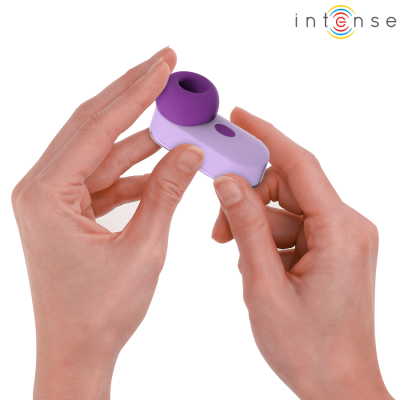 Dispositivo lilás e roxo segurado por duas mãos com fundo branco e logotipo intense.