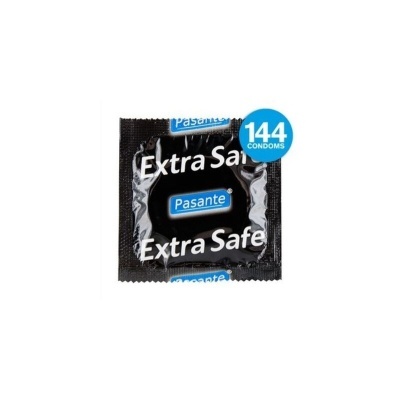 Preservativo preto em embalagem com texto Extra Safe e Pasante com selo 144 CONDOMS