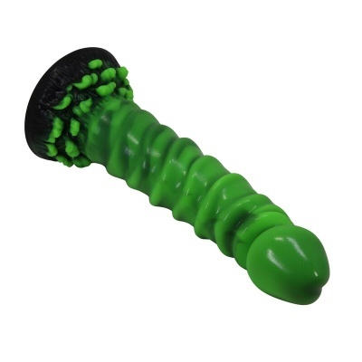 Brinquedo para cão verde com textura ondulada e base preta com protuberâncias verdes