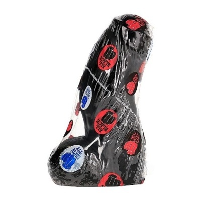 Produto preto com padrão de círculos vermelhos e azuis e texto, embalado em plástico