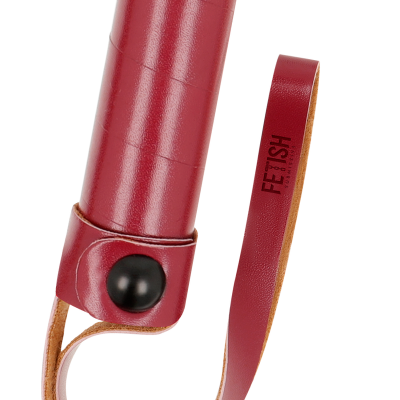 Correia vermelha em couro com fivela preta e texto FEISTISH