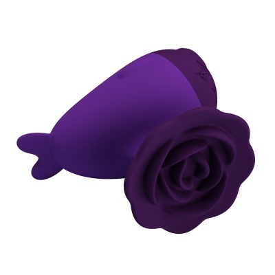 Produto de silicone roxo em forma de rosa com detalhe em forma de pétalas
