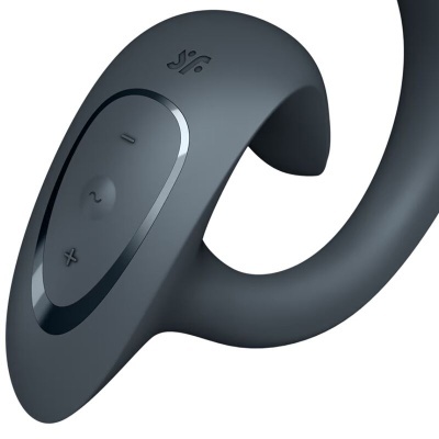 Auricular preto com controlos de volume