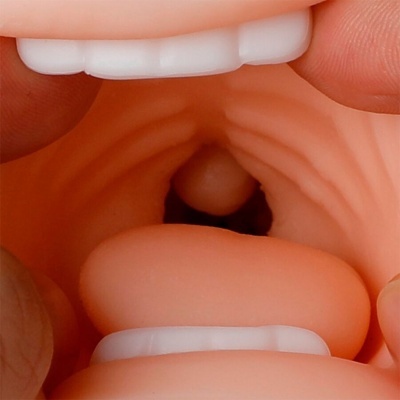 Produto em silicone com textura interna e detalhes de dentes brancos