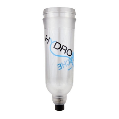 Garrafa plástica transparente com texto azul e preto