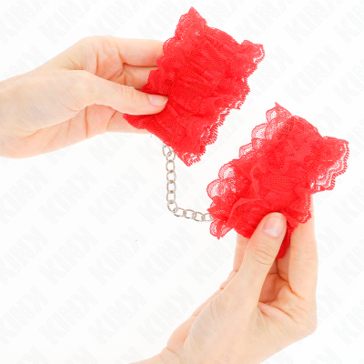 Algemas de renda vermelha com corrente prateada
