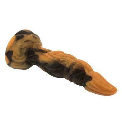Objeto alongado com textura escamosa amarelo e preto