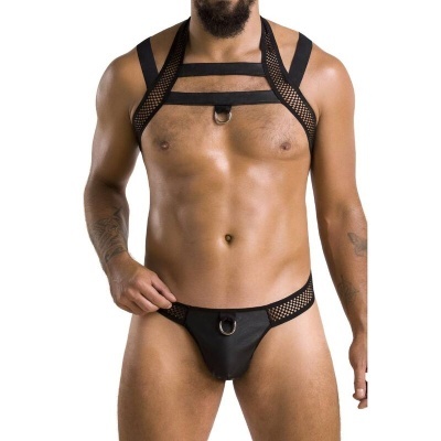 Conjunto masculino preto com arnês e cueca com argolas metálicas