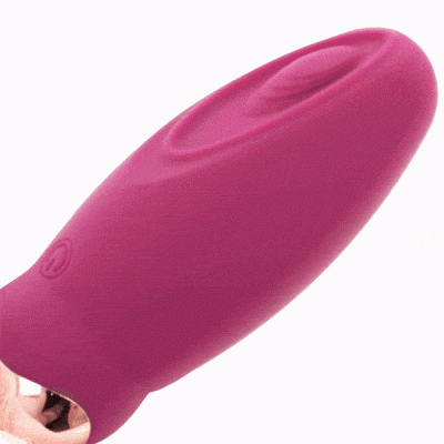 Produto rosa em silicone com textura lisa e detalhe metálico dourado
