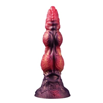 Escultura ou objeto decorativo com figura biomórfica em tons vermelhos, rosa e roxo