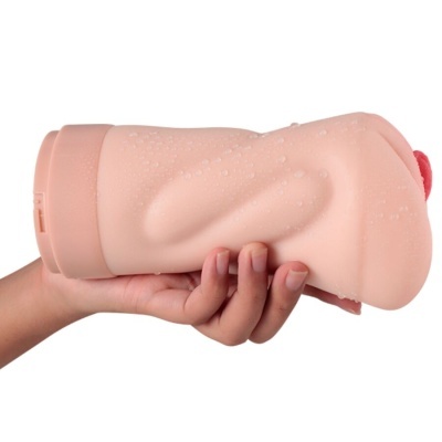 Objeto rosa com textura de pele, gotas de água, base cilíndrica rosada e ponta vermelha