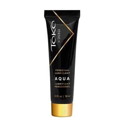 Tubo preto com tampa dourada de lubrificante pessoal Tenga by Shunga